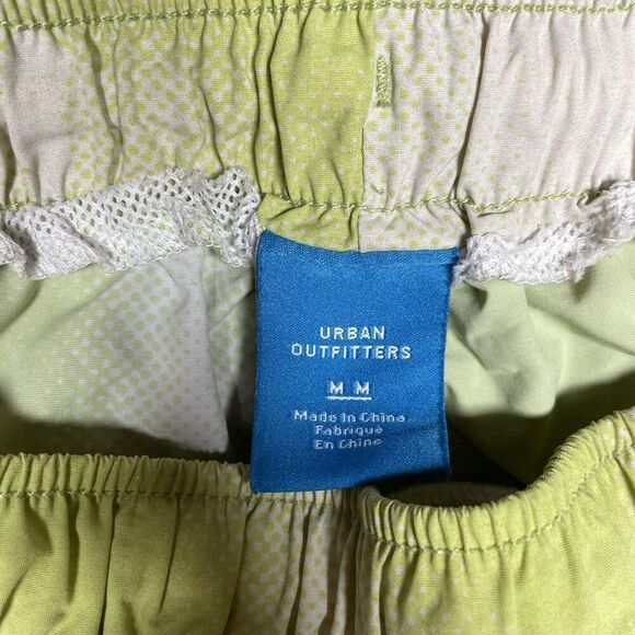 Urban Outfitters Mens Medium Graffiti Print Green White Unlined Board Shorts 5" - Picture 3 of 8